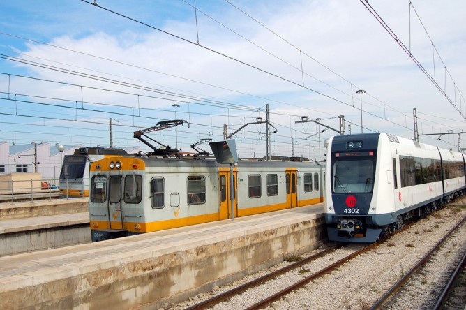 Metro de Valencia series 3606+4302 en Valencia sud, Fondo Enrique Andres Gramage