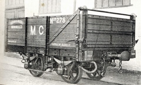 Minas de Cala , vagón de descarga frontal construido por Talleres de Miravalles, fondo MVF