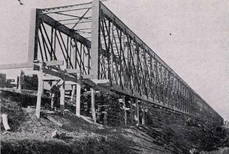 Nuevo puente sobre el Guadalquivir en Lora del Rio, año 1923, preparado para su lanzamiento, Revista Ingenieria y Construccion