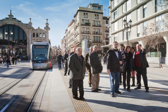 Nuevo tranvia en Zaragoza, sin toma aerea,m fondo Gonzalo Rogel