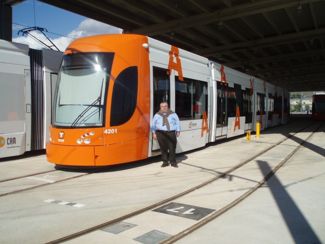 Tranvia de Alicante en Cocheras, fotografía Alvaro Bergol Larrañaga