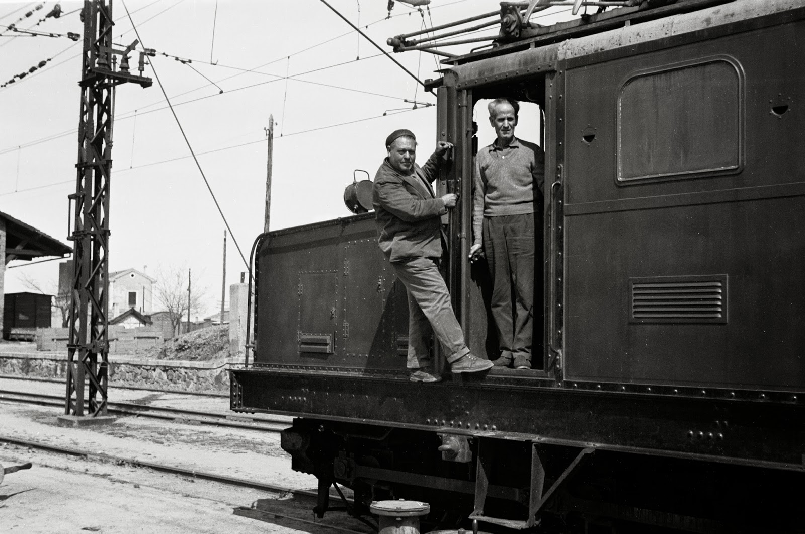 Personal de la locomotora serie 105, foto Jeremy Wiseman