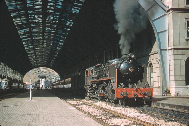 Port Bou , septiembre de 1961, locomotora 141-F2376, Foto Charles F. Firminger 