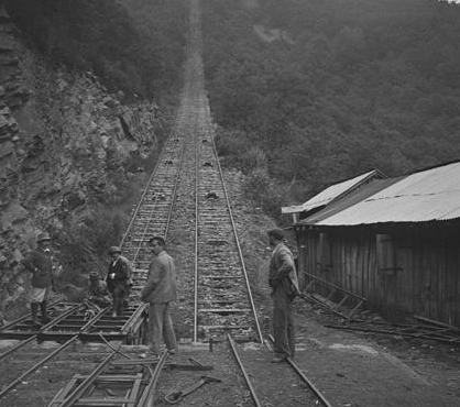 Primer plano inclinado de Artikutza , foto Aurelio de Colmenares, fondo Fototeca del Patrimonio Historico