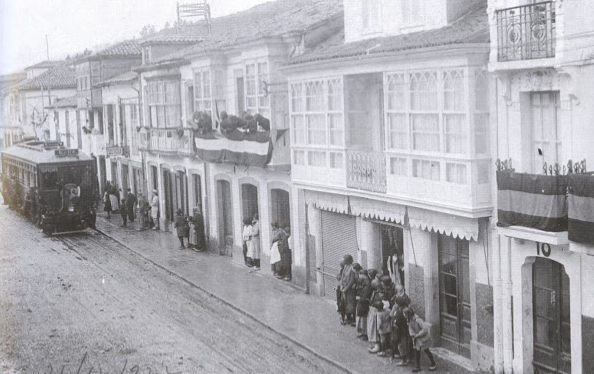 Primer tranvia en Sada , por la calle Barrie de La Maza, el 31.12.1922, fotografo desconocido