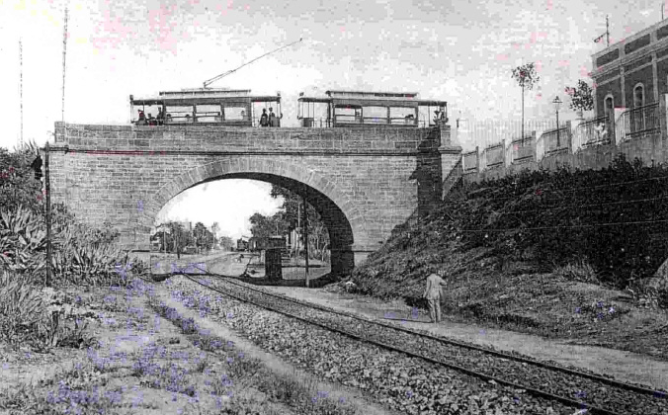 Puente para el paso del tranvia en San Fernado, sobre lsa linea de Andaluces, postal comercial Trebol