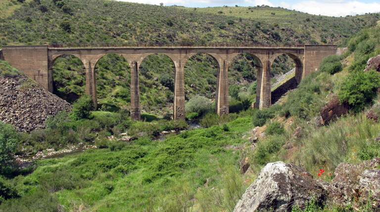 Puente sobre el Rio Huso, fondo FCMAF