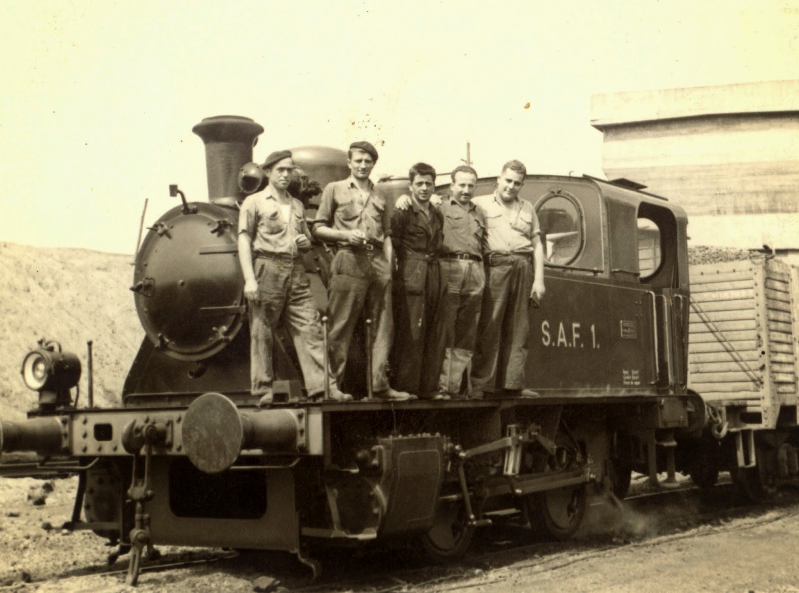SAF 1 en La Camocha , año 1952 , fondo Museo del Ferrocarril de Asturias