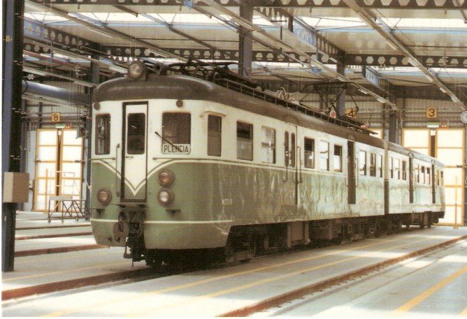 Suburbanos de Bilbao,MTU 9+RTU 9, Talleres de Sopelana, mayo 1990, foto Javier Vivanco