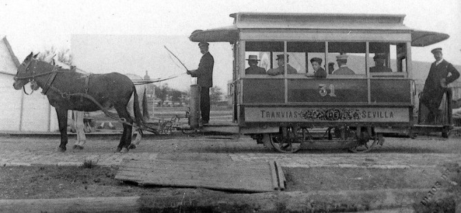 Sevilla%201908%20tranvia%20de%20mulas[1]