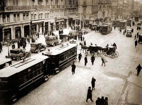 tranvias-en-la-calle-alcala-de-madrid-ano-1920-archivo-c-a-reina-sofia-foto-a-sanchez-garcia-alfonso