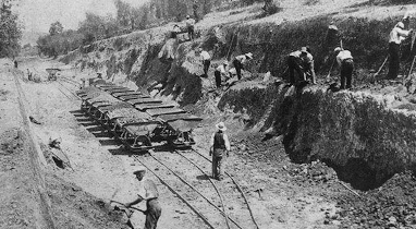 Trabajos en la sección de Zafra a Burguillos del Cerro, c.1930 .Sociedad Metroñolitana de Obras Públicas