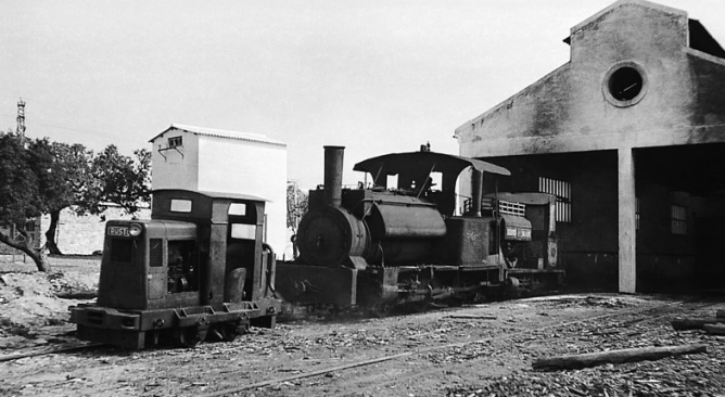 tractor-ruston-locomotoras-cabezas-y-bede-en-el-deposito