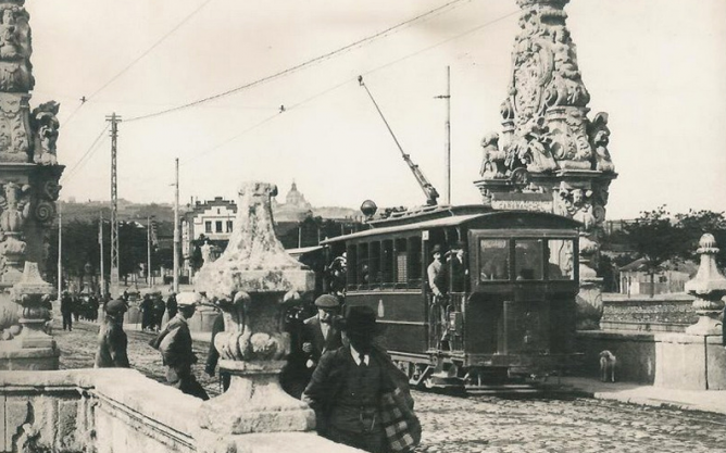 Tranvia a Carabanchel, en el Puente de Toledo, año 1912