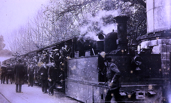 Tranvia a vapor de Pontevedra a Marin , en Lourizaran , foto J. Zagala