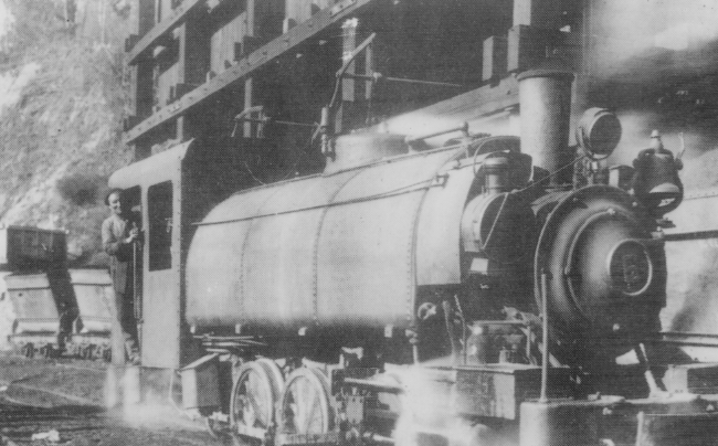 Tranvia a vapor de Santullano a Cabañaquinta ,locomotora nº 6, Colección Jose Luis de la Cruz