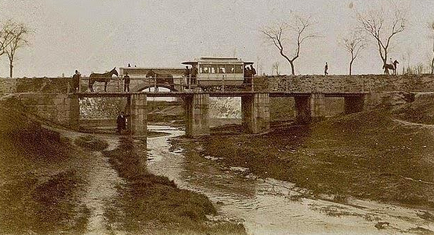 Tranvia de Leganes, cruce del Arroyo de Butarque, archivo Francisco Cecilia