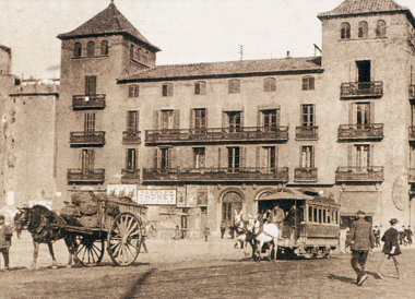 Tranvia de Sangre de Gracia á la Barceloneta, frente a la escuela de Nautica.