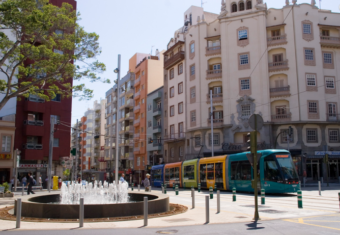 Tranvia de Tenerife en trazado urbano