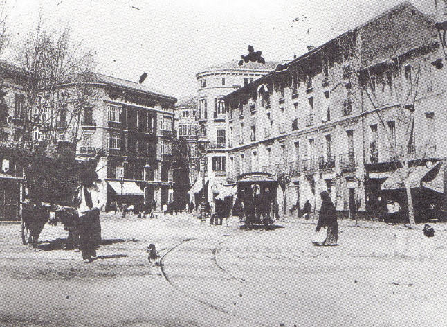 Tranvia en Málaga, en la acera de La Marina , coleccion José Sanchez Ponce