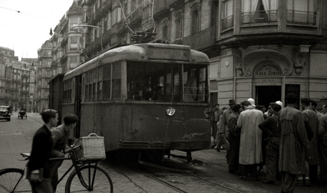 Tranvia en la Calle Guetaria en San Sebastian, Fondo Marin Foto Paco Marí