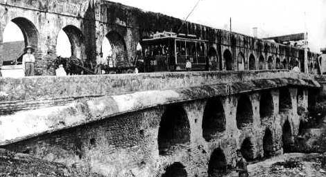 Tranvias de Sevilla, linea de La Calzada, puente de las Madejas (1)