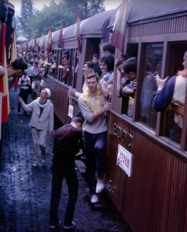 Tren de Económicos de Asturias , en la Vía Fluvial, 