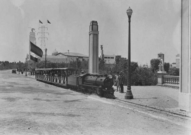 tren-de-la-exposicion-internacional-de-barcelona-foto-josep-branguli