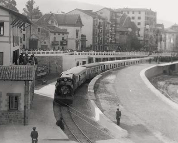 Tren inaugural en Bermeo , foto familia Buesa