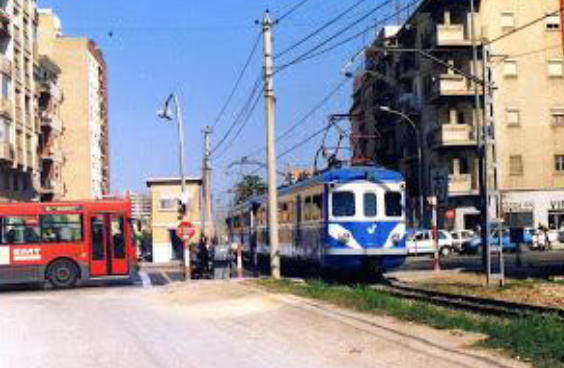 Unidad Serie 1000, en el paso a nivel de Primado Reig, el 16 de marzo de 1994, foto Esteban Gonzalo Rogel