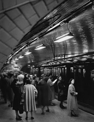 Usuarios del Metro de Madrid, año 1950