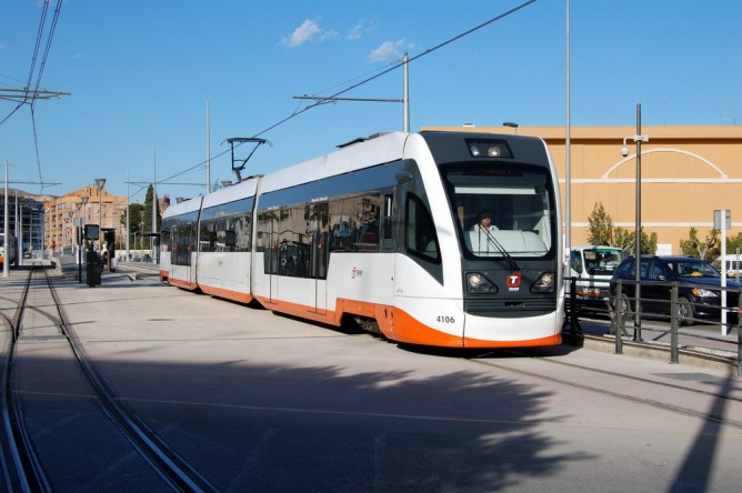 Tranvía de la serie 4200 en la red de Alicante, en VILLAJOIOSA , unidad 4108 , el 31.03.2008 , Fotografía Enrique Andres Gramage