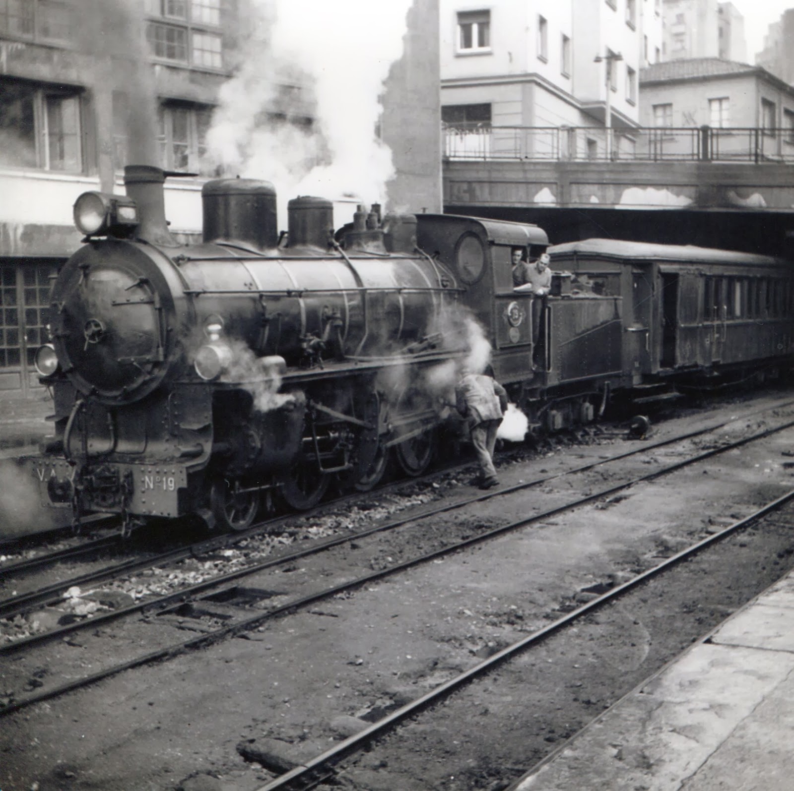 Vasco Asturiano ,Locomotora Engerth en Oviedo año 1961, Foto Laurent G. Marsahl Vasco Asturiano ,Locomotora Engerth en Oviedo año 1961, Foto Laurent G. Marsahl