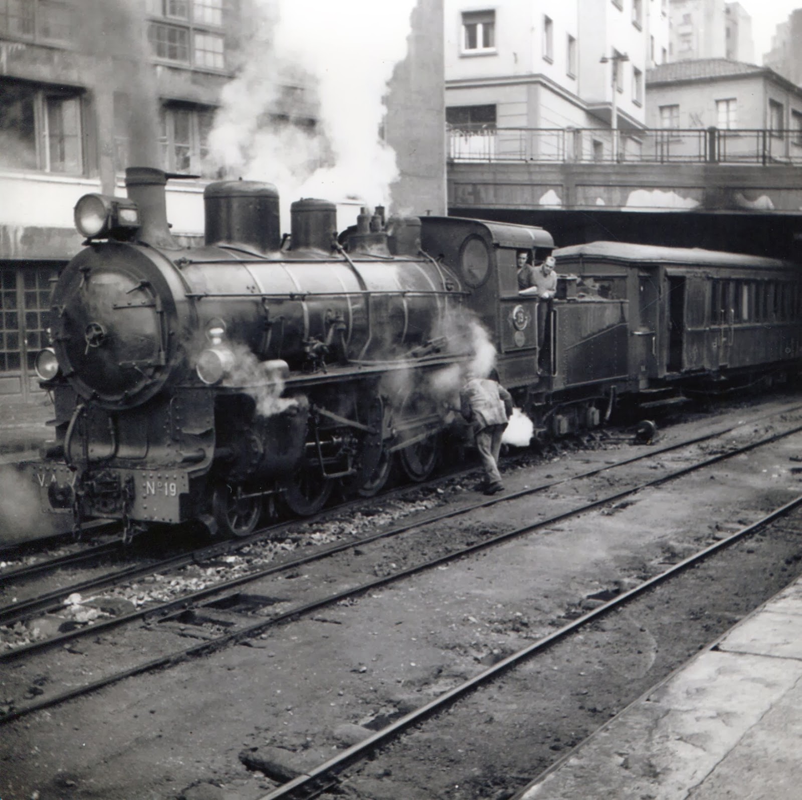 Vasco Asturiano ,Locomotora Engerth en Oviedo año 1961, Foto Laurent G. Marsahl