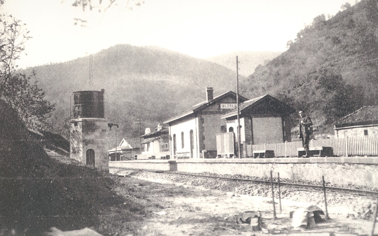  estacion de Alzola, Postal Comercial, fondo : Juan José Olaizola