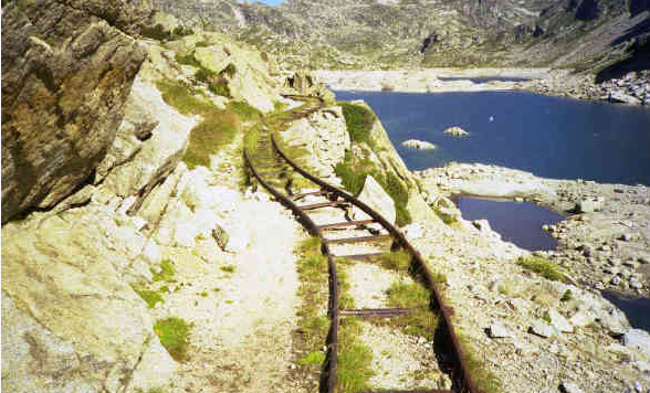 Vias del Fc del Estany Tort  , foto Toni Roca