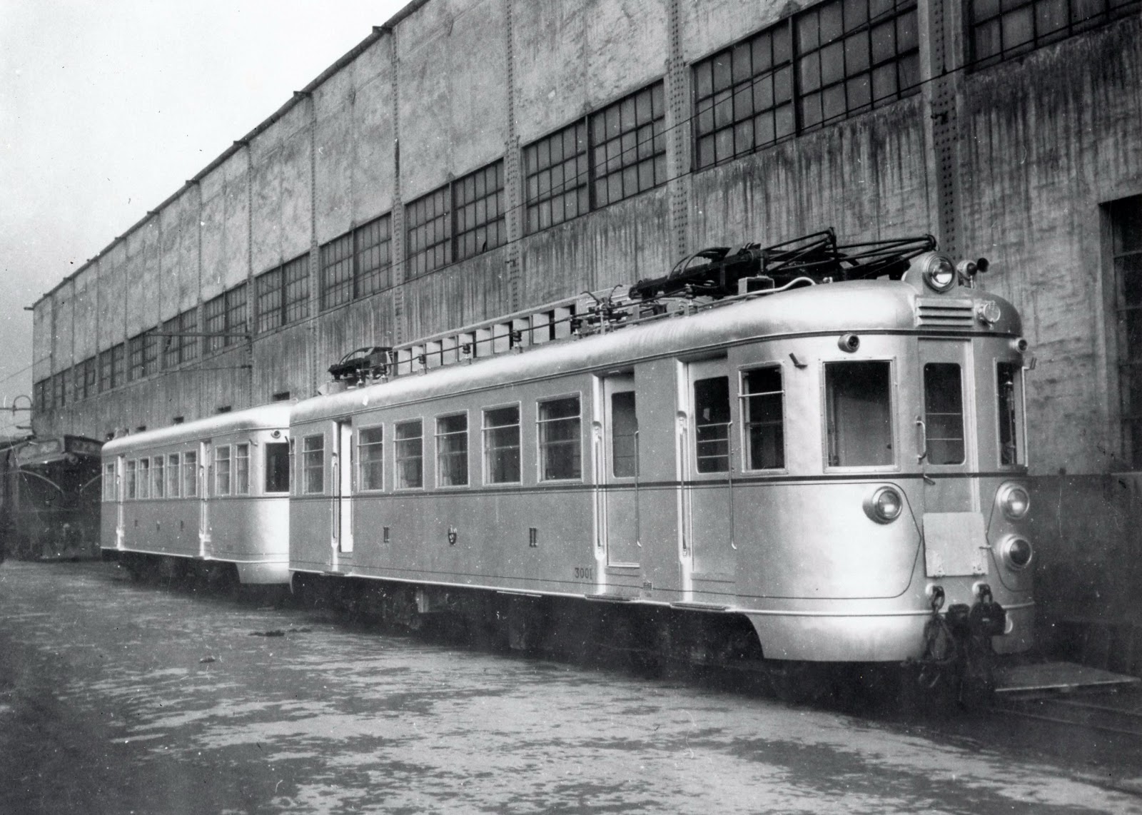 Foto de fábrica de los automotores SECN (Naval), fondo Juanjo Olaizola