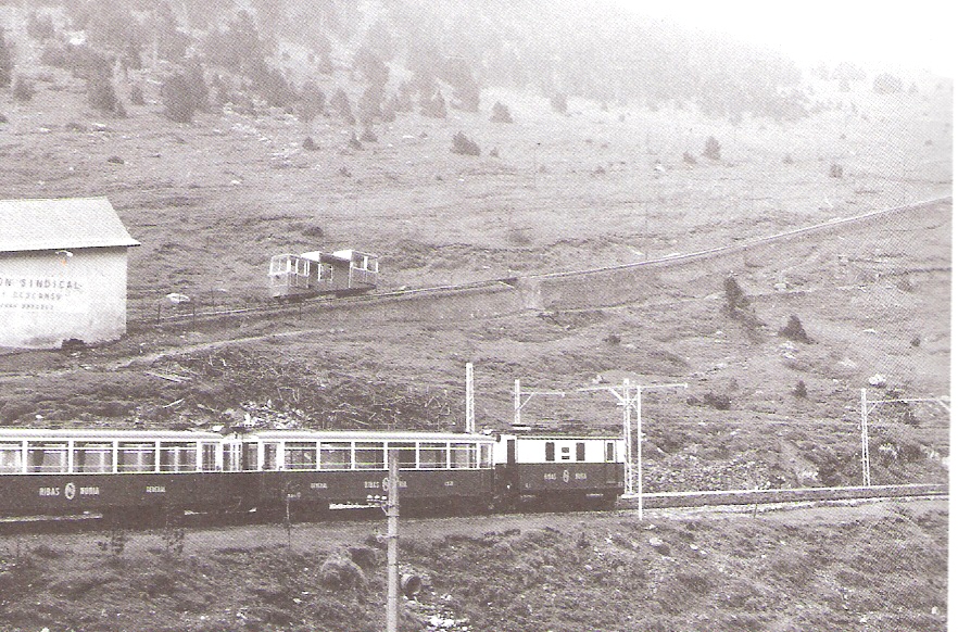 Estacion de Nuria, al fondo el funicular de Nuria, fondo: Jordi Ibañez