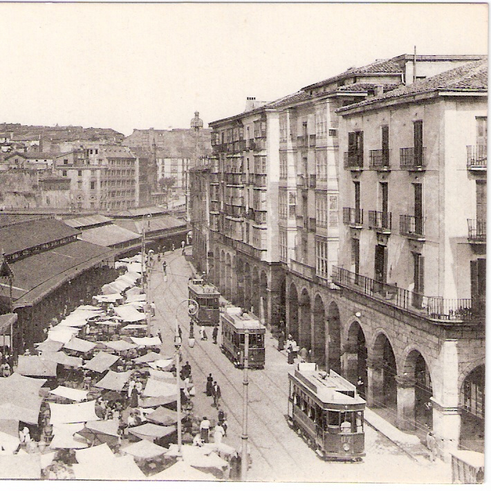 Tranvia dee Bilbao en la Plaza del Mercado