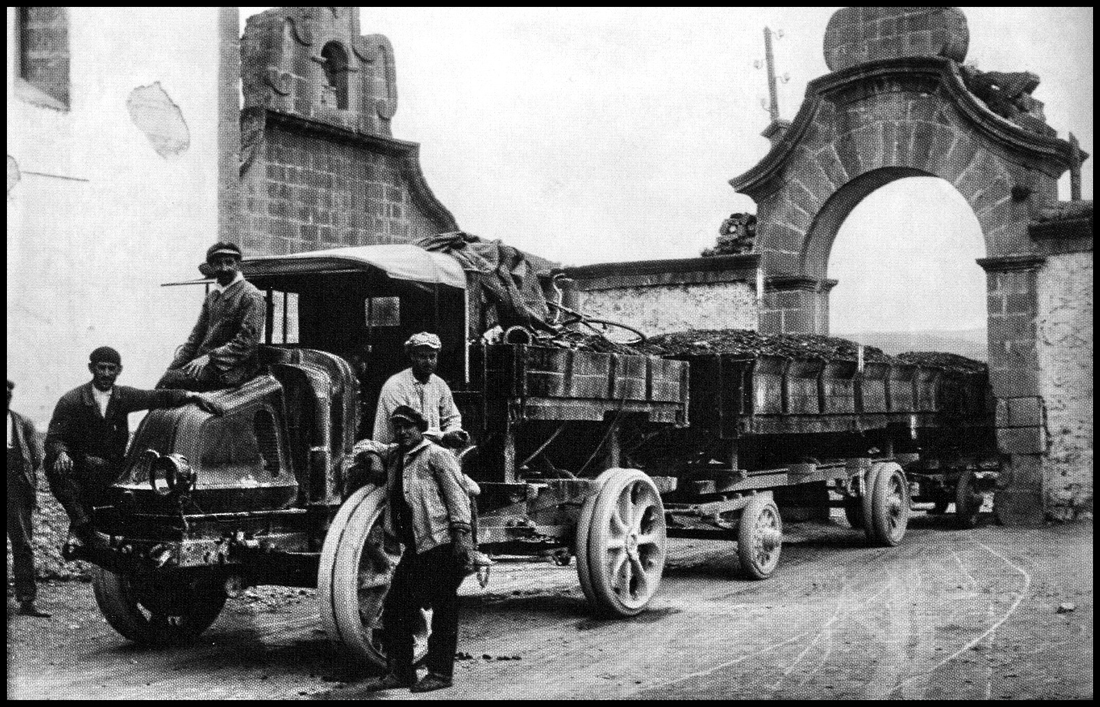 Auto-tren en la Vallivana, Fondo : José Sánchez