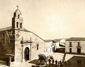 Tranvia de Marmolejo, antes de la remodelacion de la iglesia, 