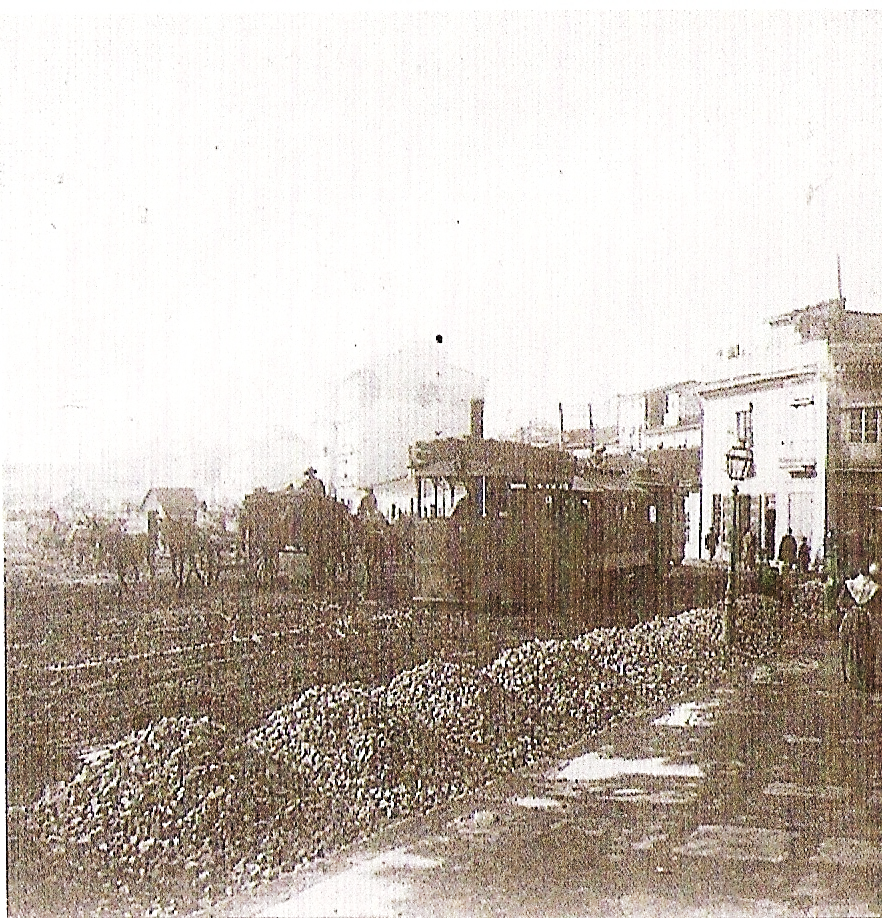 Tranvia a vapor de Valencia al Grao, c. 1890, foto Bernardo Villaba, Fondo : Archivo Díaz Prósper