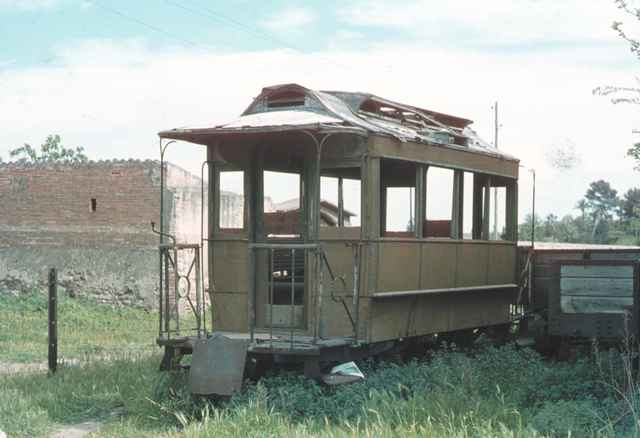 Antiguo coche Falcon R5 , abandonado en 1972