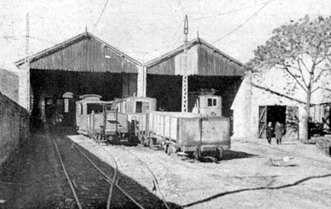 Cocheras en la estacion de Canena