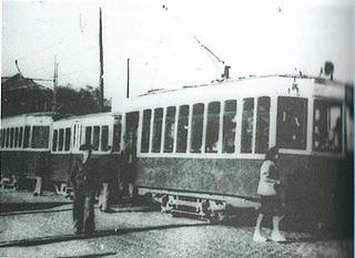 Tranvia con remolque , en 1943