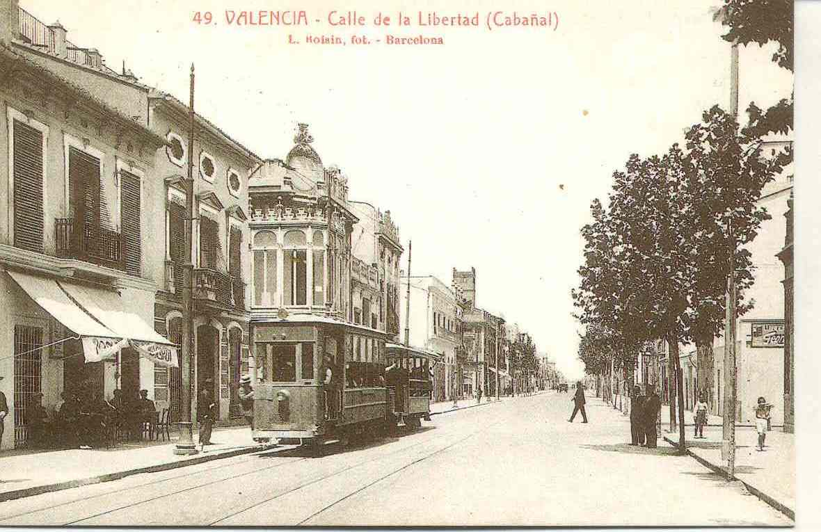 YTranvia en la calle de la Libertal (Cabañal) foto Loisin , fondo : Miguel Diago Arcusa