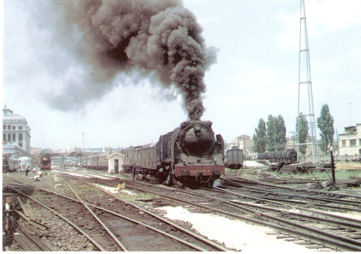 Lérida , salida del expreso Barcelona - Vigo - Coruña, 