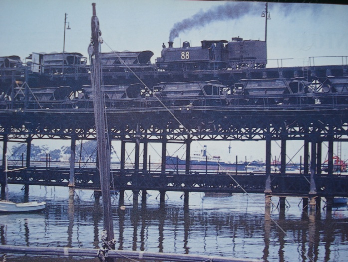 Tren de Tolvas en el cargadero del Muelle de Huelva, autor desconocido