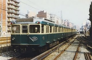 Metro en la estacion de La Bordeta