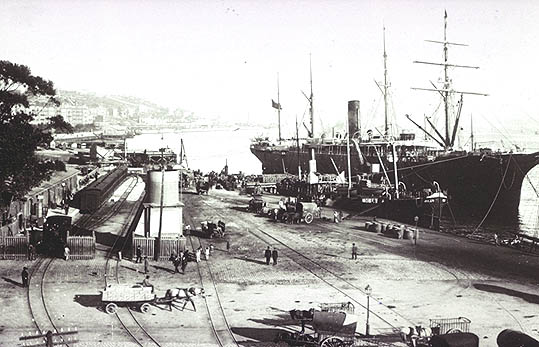 Estacion de La Costa y muelle del puerto de Santander, 